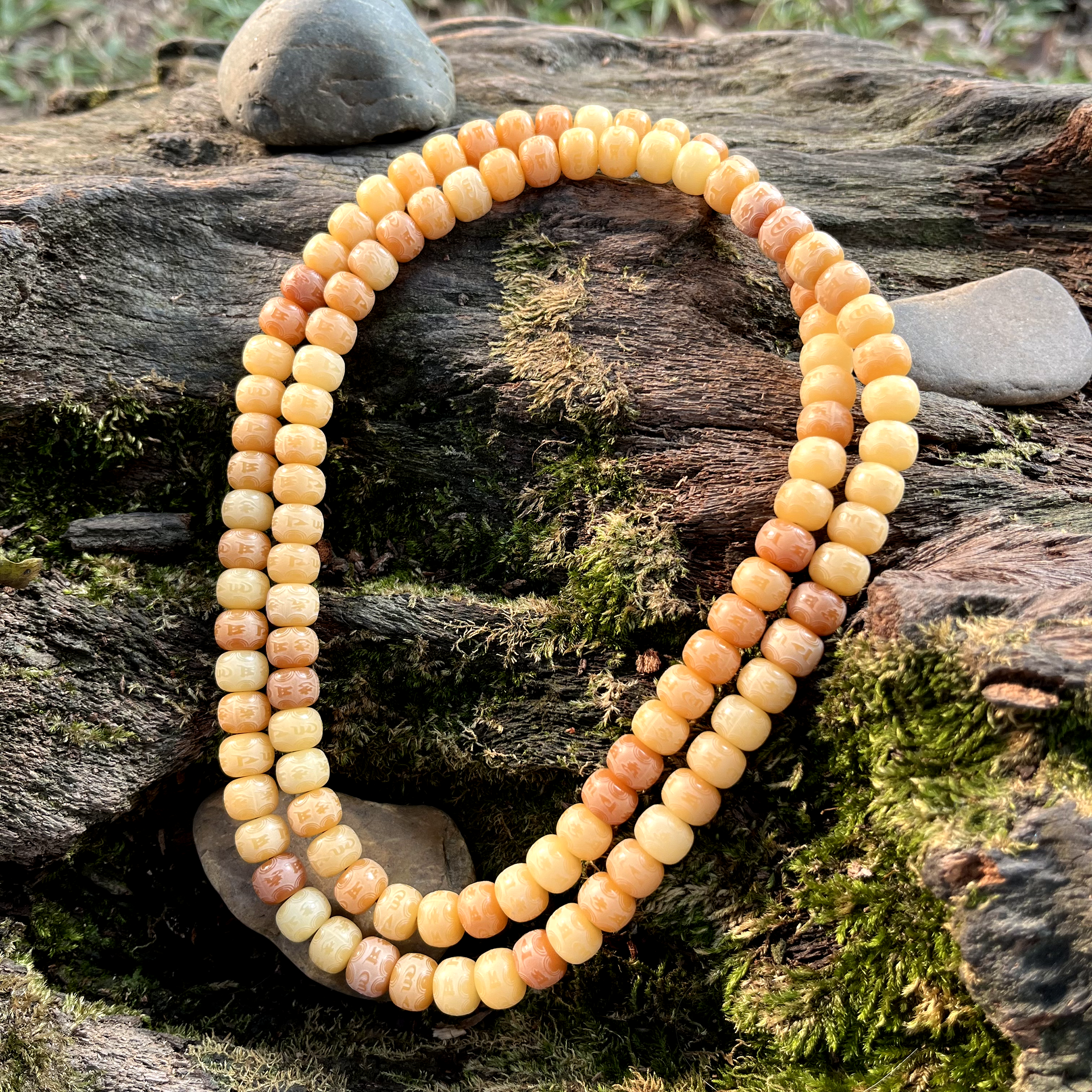 Chuỗi bồ đề 108 hạt màu nâu kem khắc lục tự